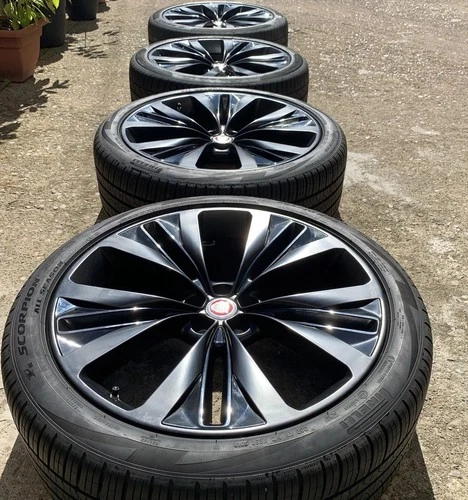 JAGUAR HELIX F PACE 22 INCH ALLOY WHEELS & PIRELLI TYRES GENUINE JAGUAR SVR LR